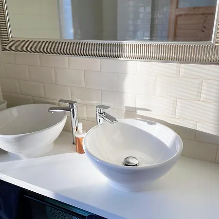 Kralovske Apartma Kolonada דירה